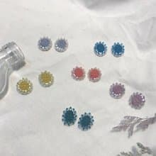 手作刺繡//精靈寶石耳環/可改夾式