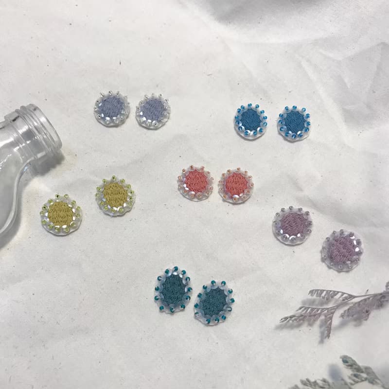 手作刺繡//精靈寶石耳環/可改夾式