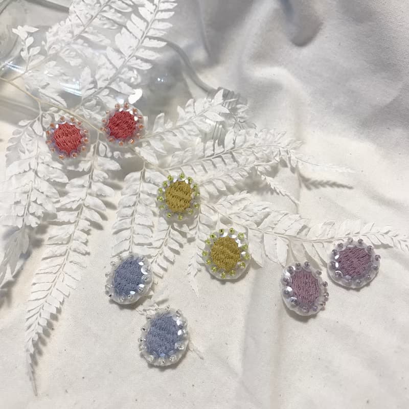 手作刺繡//精靈寶石耳環/可改夾式