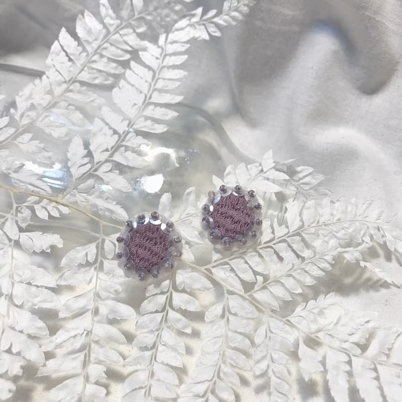 手作刺繡//精靈寶石耳環/可改夾式
