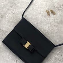 【福袋7】Salvatore Ferragamoバッグ+Salvatore Ferragamoイヤリング(inuabz 49800 btjx7y 9800)