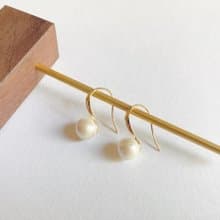 棉珍珠 圓弧線條耳環 棉花珍珠