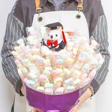 畢業熊(白) + 特惠組5入串裝小花朵棉花糖X100支+搭贈花束底籃1個