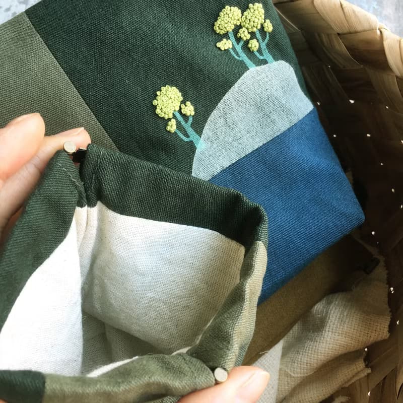 小丘之森 童話山丘 手工印染 手刺繡 彈片口金 收納包 萬用包
