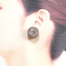 レジンアート　ラテアート風のラウンドピアス・チョコレート