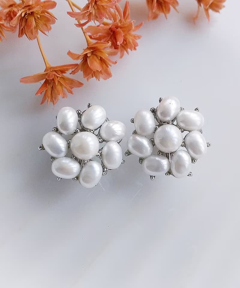 Vintage Jewelry 西洋古董飾品 TRIFARI 小巧 優雅白珠 夾式耳環