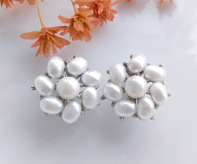 Vintage Jewelry 西洋古董飾品 TRIFARI 小巧 優雅白珠 夾式耳環