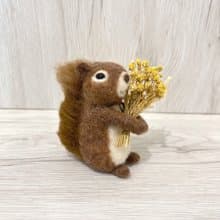 拿花小松鼠  羊毛氈娃娃  療癒 送禮  乾燥花