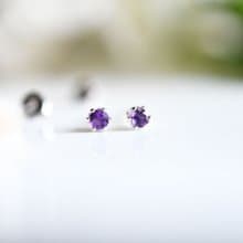 愛の守護石 ベビーアメジストのスタッドピアス　3mm 1ペア 2月誕生石