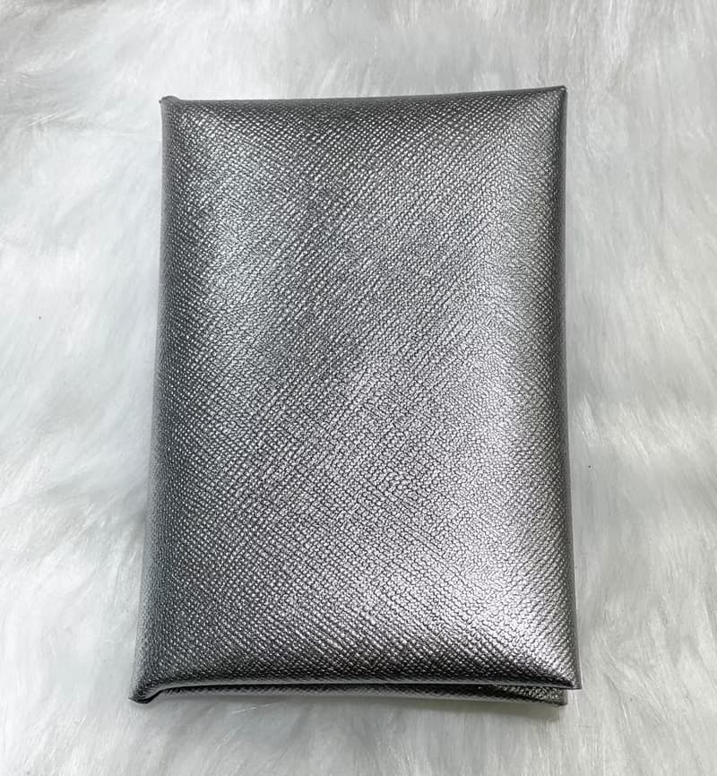 真牛皮銀色十字紋質感護照套護照包SS23可加工防丟伸縮掛勾母親節