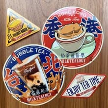 城市奶茶系列: 香港x台北 防水大貼紙 (2入) 及中貼紙(隨機2入)