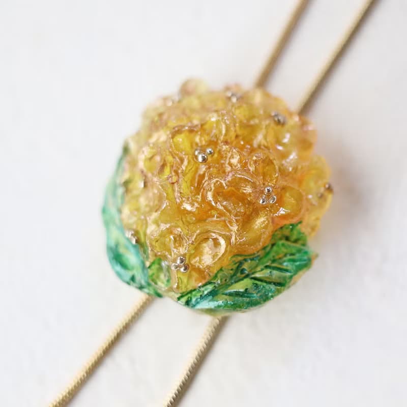 木犀花のループタイ　ネックレス・ラリエット風　金木犀×濃緑