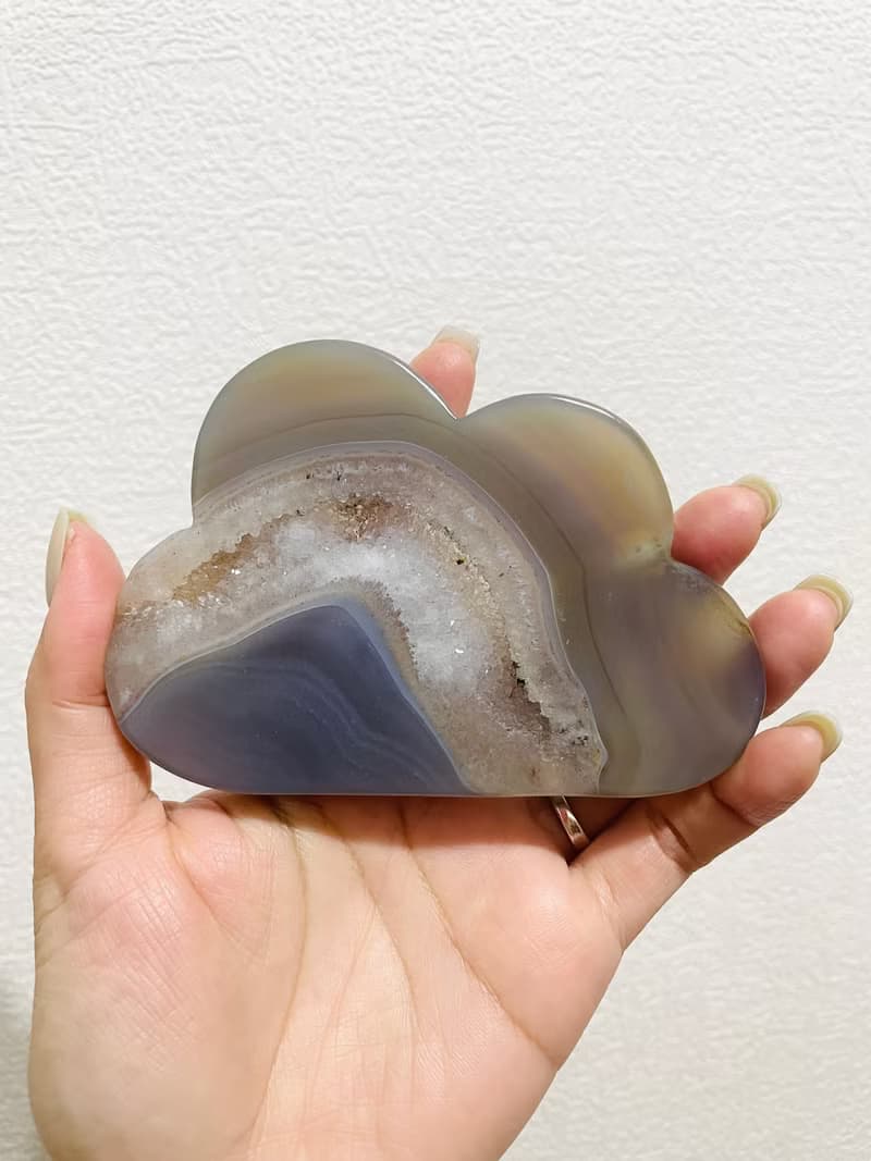 緩和心靈 平息焦慮【雲朵晶洞藍紋瑪瑙片擺件】極度稀缺/一物一拍