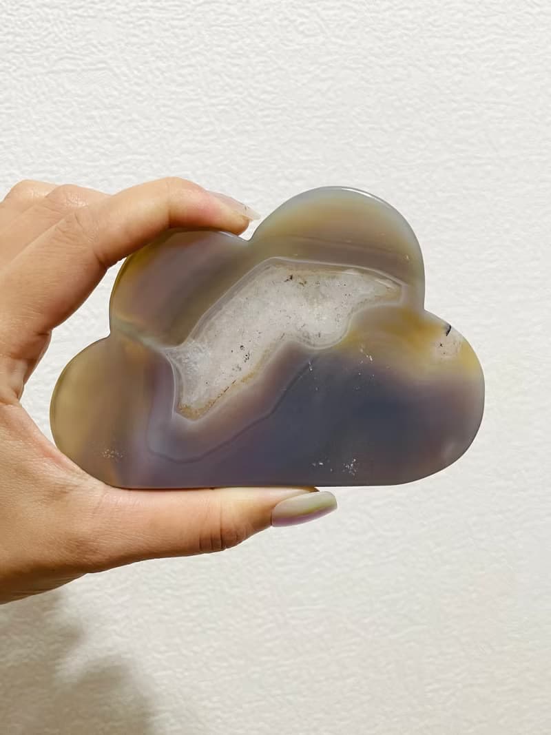 緩和心靈 平息焦慮【雲朵晶洞藍紋瑪瑙片擺件】極度稀缺/一物一拍