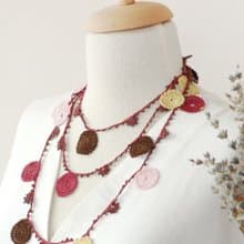 【OUTLET】レース編みの150cmラリエット【ロール】ラズベリーチョコ