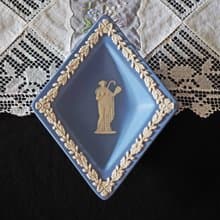 英國古董 Wedgwood 藍色 浮雕碧玉瓷 菱形碟