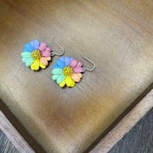 彩虹皮革雛菊耳環│耳針│耳鈎│耳夾【花】