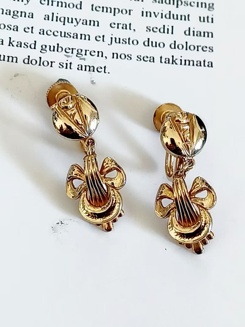 vintage jewelry  典雅金色樂器小垂墜 夾式耳環