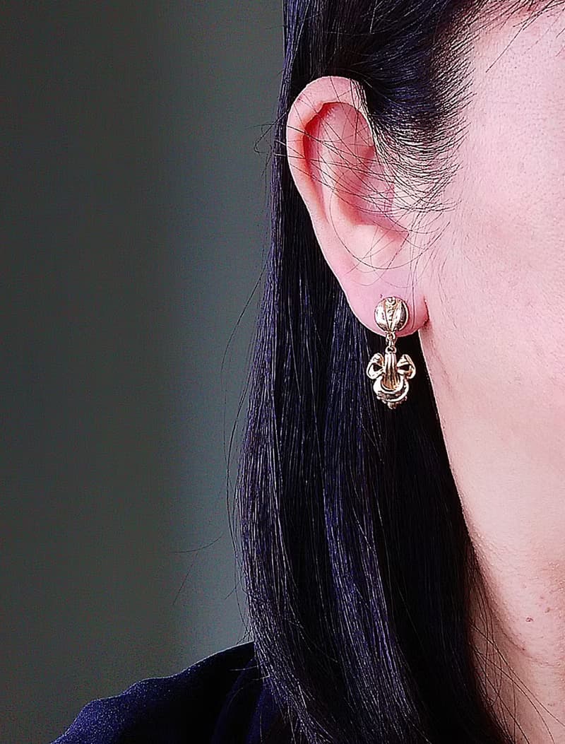 vintage jewelry  典雅金色樂器小垂墜 夾式耳環