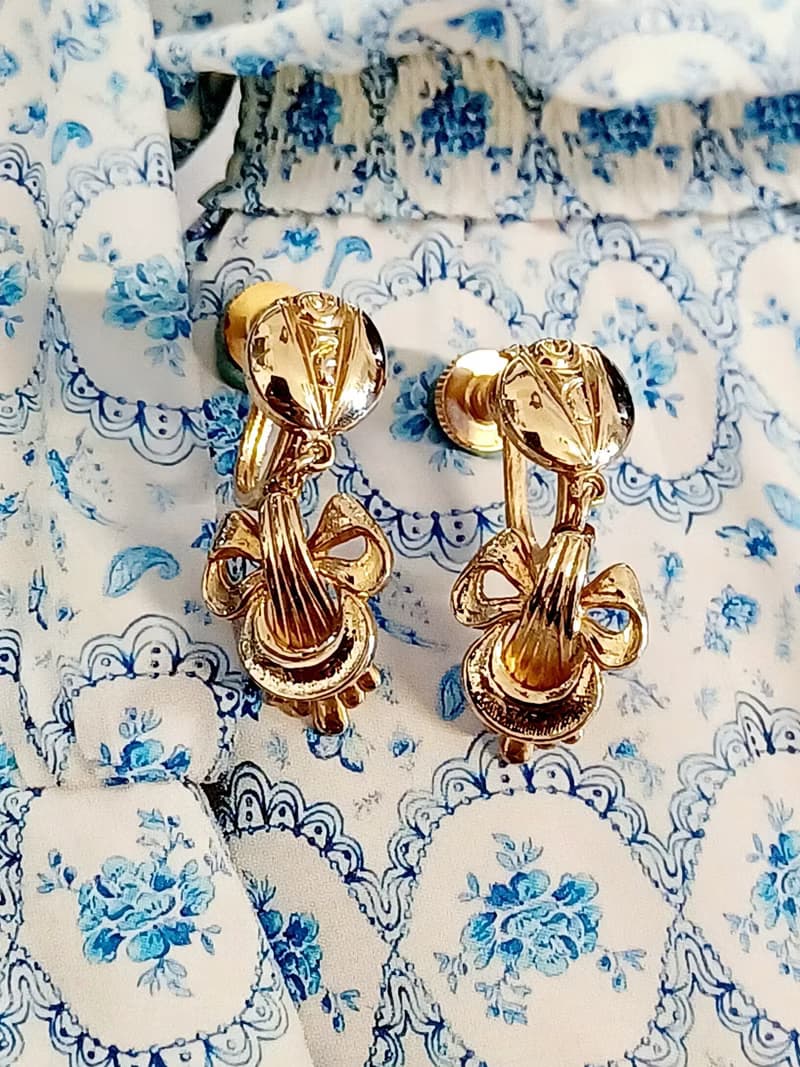 vintage jewelry  典雅金色樂器小垂墜 夾式耳環