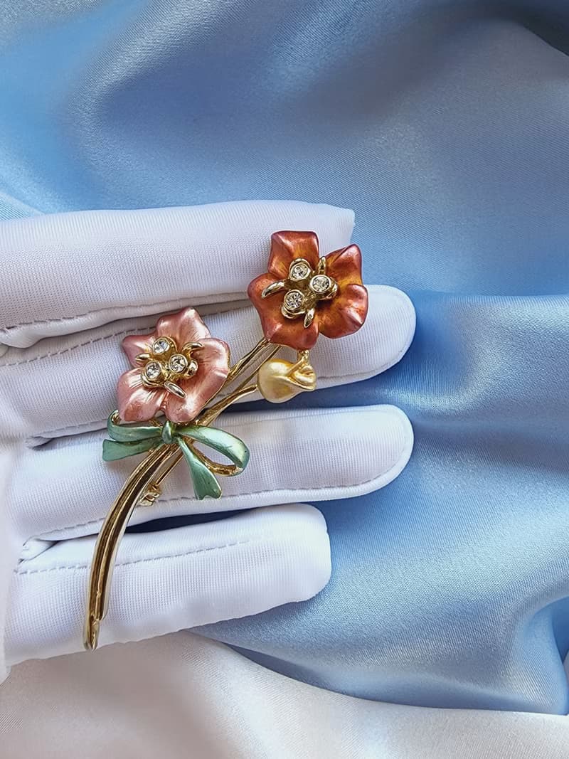 美國西洋古董飾品 / 萊茵花蕊虹膜桔梗琺瑯花束胸針/別針