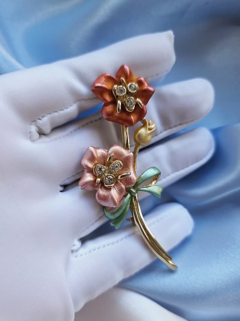 美國西洋古董飾品 / 萊茵花蕊虹膜桔梗琺瑯花束胸針/別針