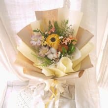 青春陽光 .黃色系.乾燥花.索拉花.永生花.情人節.畢業花束