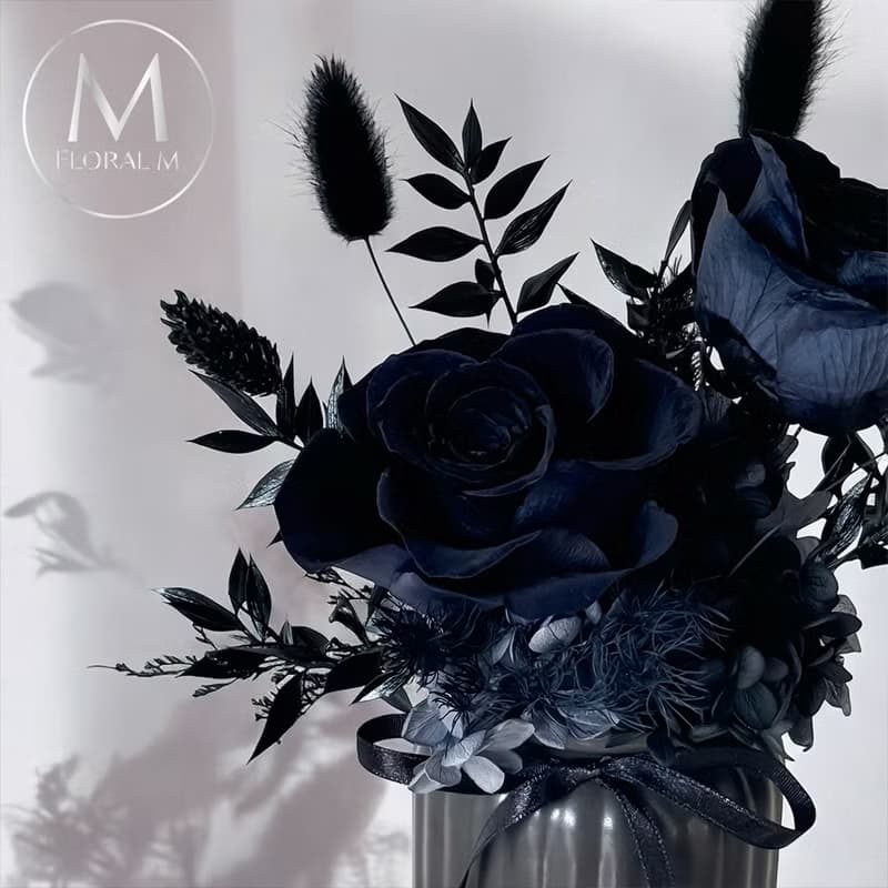 Dark Rose英式黑玫瑰花園永生花禮 (贈送5ml香氛油)