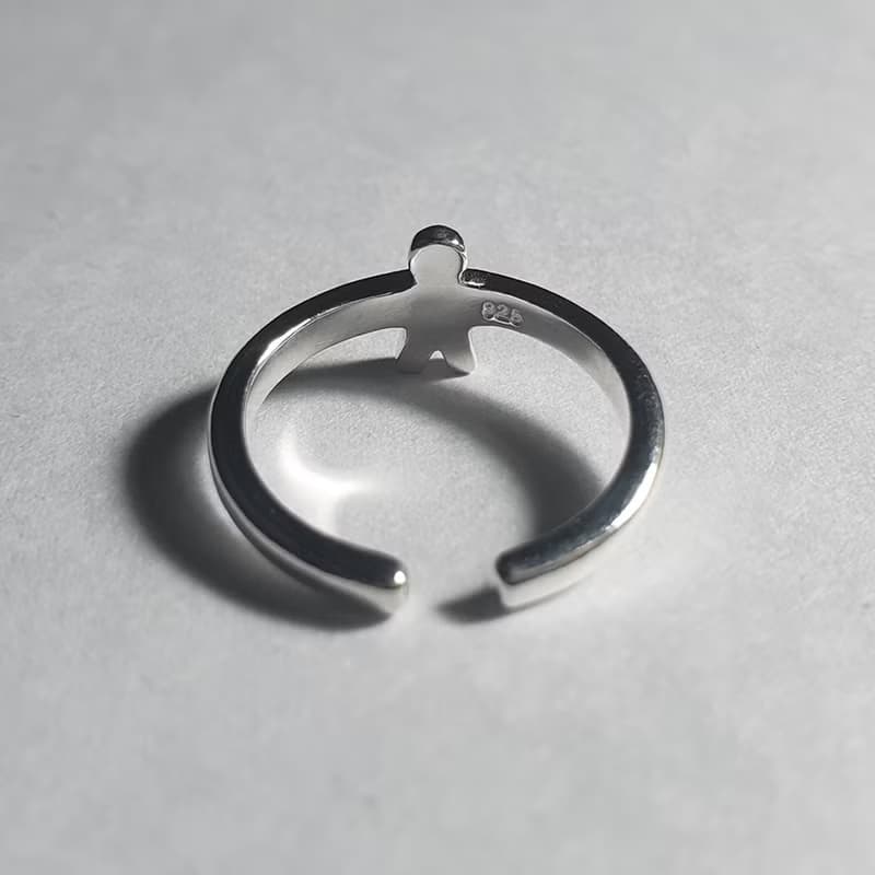 (925 Sterling Silver) Hug Ring