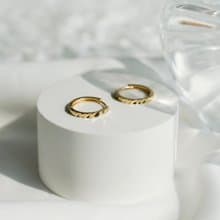 細緻切花圓弧 925純銀鍍18k金 圓圈易扣耳環
