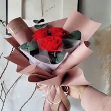 經典。永生紅玫瑰花束 。情人節花束 單支花束 白色情人節 生日花