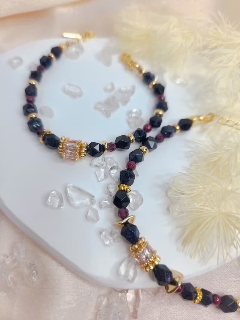 寧靜璀璨【藍】-藍砂石&石榴石│忠誠與友愛的半寶石水晶手鍊