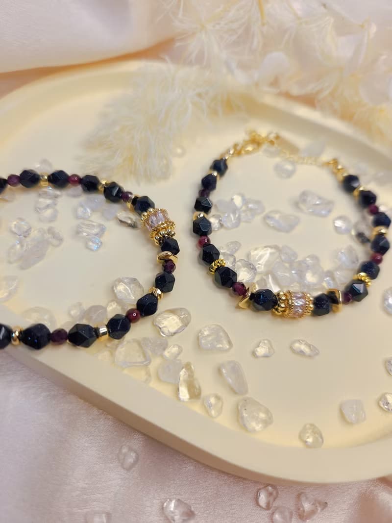 寧靜璀璨【藍】-藍砂石&石榴石│忠誠與友愛的半寶石水晶手鍊