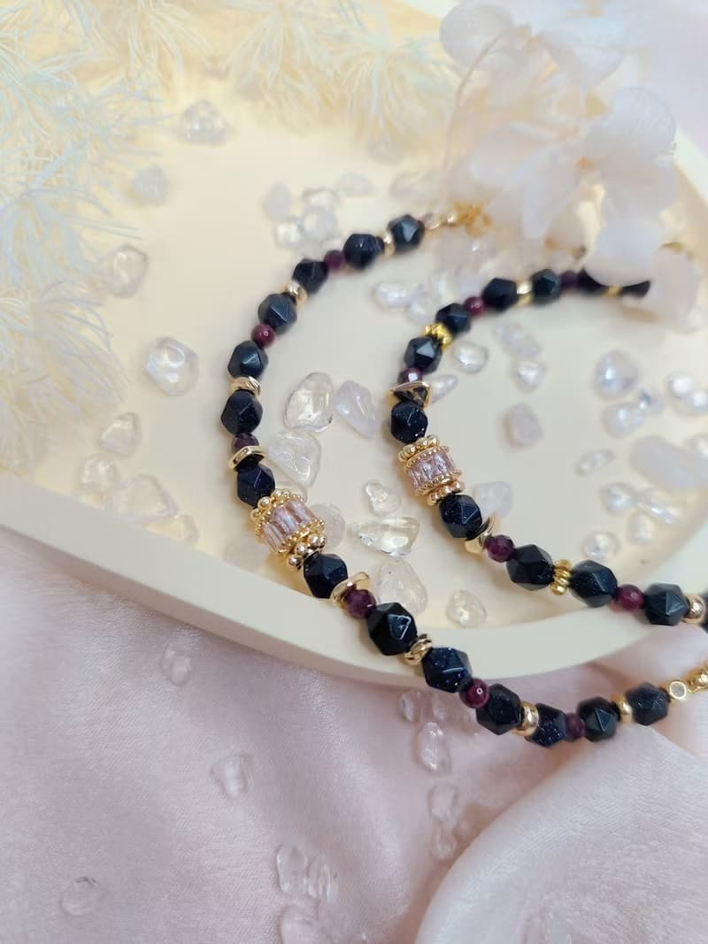 寧靜璀璨【藍】-藍砂石&石榴石│忠誠與友愛的半寶石水晶手鍊