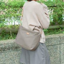輕盈簡約大容量兩用水餃包83167(岩灰)