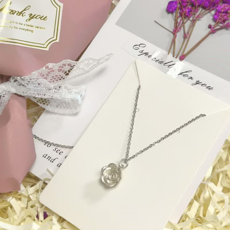 花徑低語禮盒 / 花朵項鍊 / 純銀項鍊 / 項鍊禮盒 / 母親節禮物