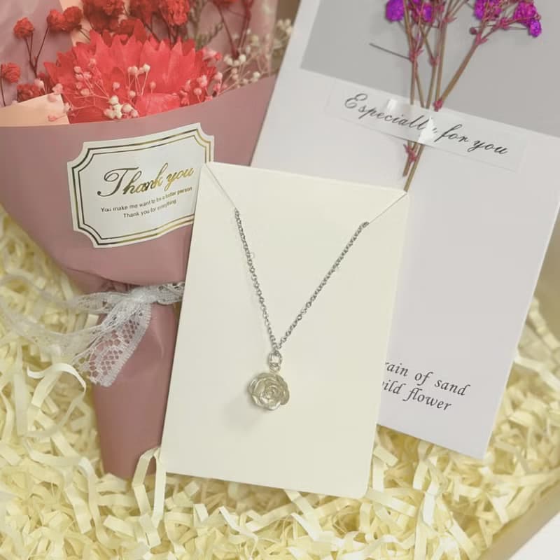 花徑低語禮盒 / 花朵項鍊 / 純銀項鍊 / 項鍊禮盒 / 母親節禮物