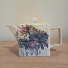 手繪釉下彩瓷器茶壺荷花金魚圖茶陶插畫家陳炫亨手繪