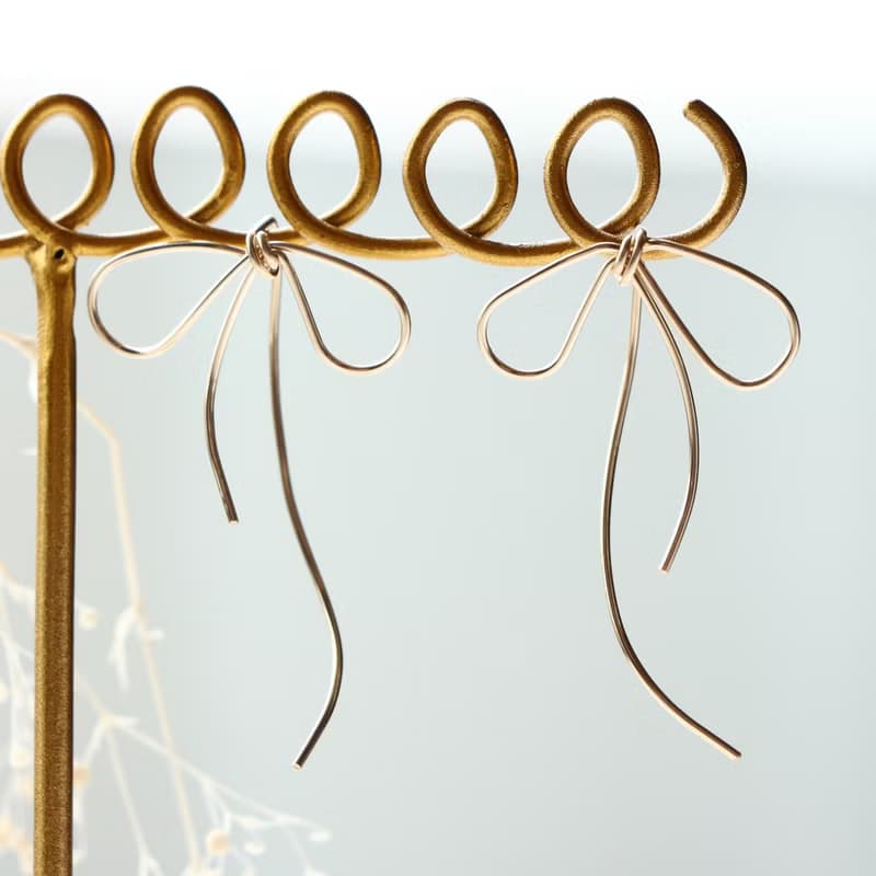 14kgf-simple curve asymmetry ribbon pierced earrings(可換耳夾)