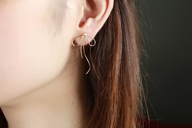 14kgf-simple curve asymmetry ribbon pierced earrings(可換耳夾)