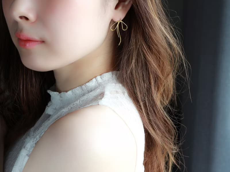 14kgf-simple curve asymmetry ribbon pierced earrings(可換耳夾)