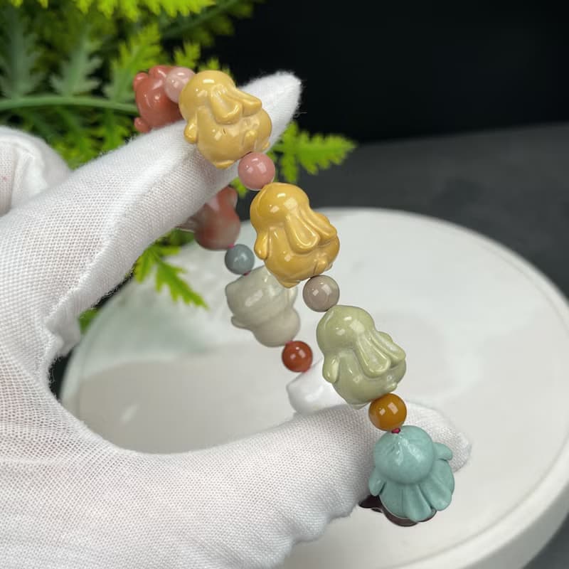 精品趣味阿拉善瑪瑙手串多彩高瓷玉化雕刻可愛飛翔小兔女大展宏圖