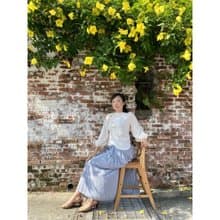 後綁帶圓領 宮廷袖 長袖上衣 兩側下擺收圓開衩設計 100%有機棉