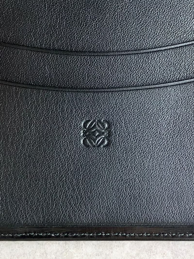 【 日本直送　名牌中古包 】LOEWE ロエベ 財布 ブラック ロゴ レザー 二つ折り vintage ヴィンテージ オールド ud6st6