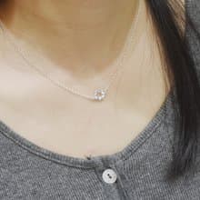 小花圈 | 細項鍊 925純銀 鎖骨鍊 簡約 花朵 手工銀飾 情人禮物