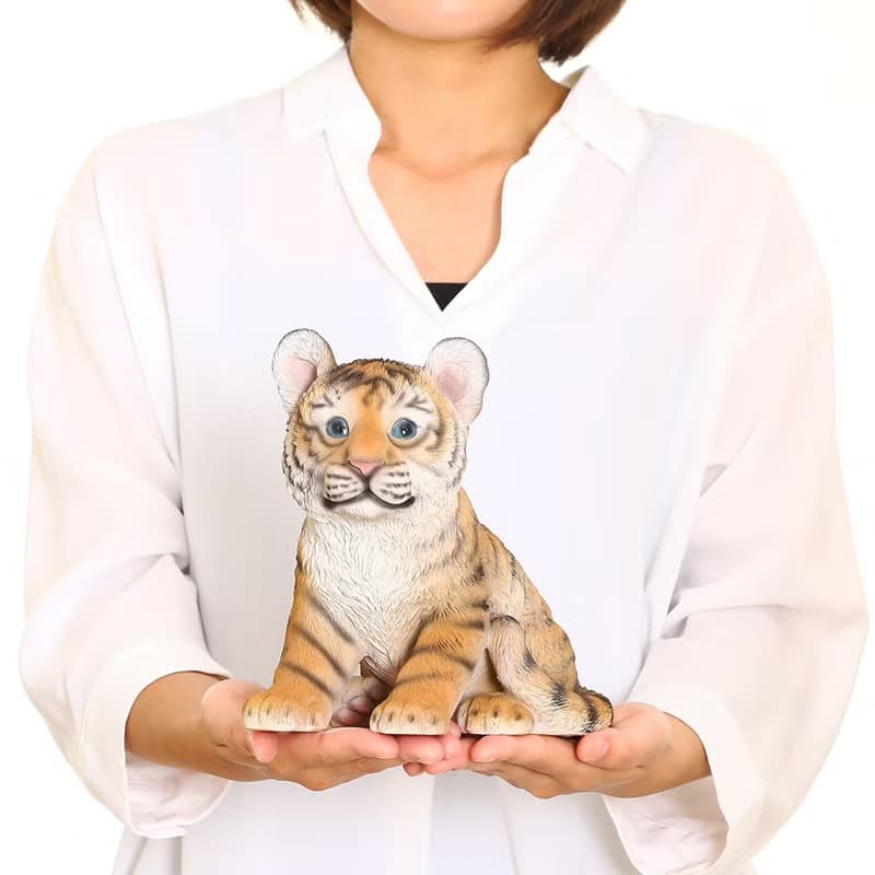 デバリエ ca225 虎 寅 縁起物 置物 ガーデン タイガー 芝生 玄関先 庭 開運 招福 プレゼント 人気