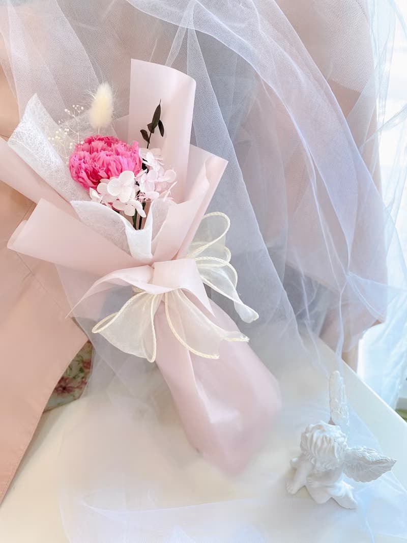 俏麗嫣紅永生康乃馨單支花束