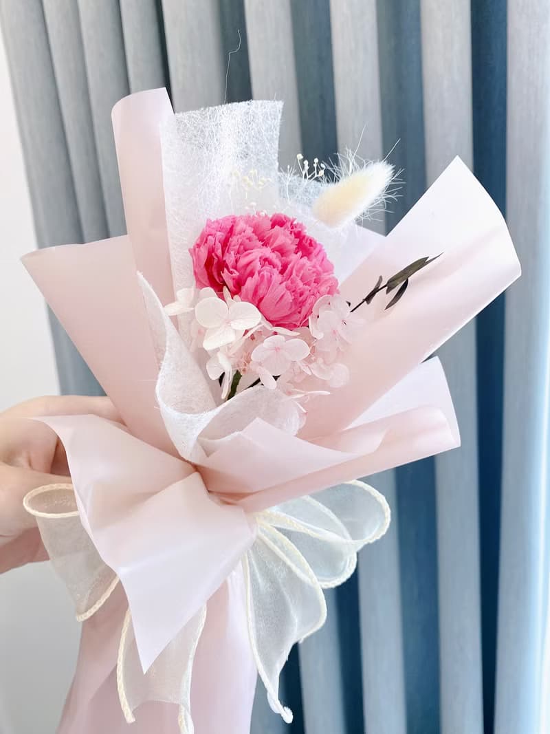 俏麗嫣紅永生康乃馨單支花束