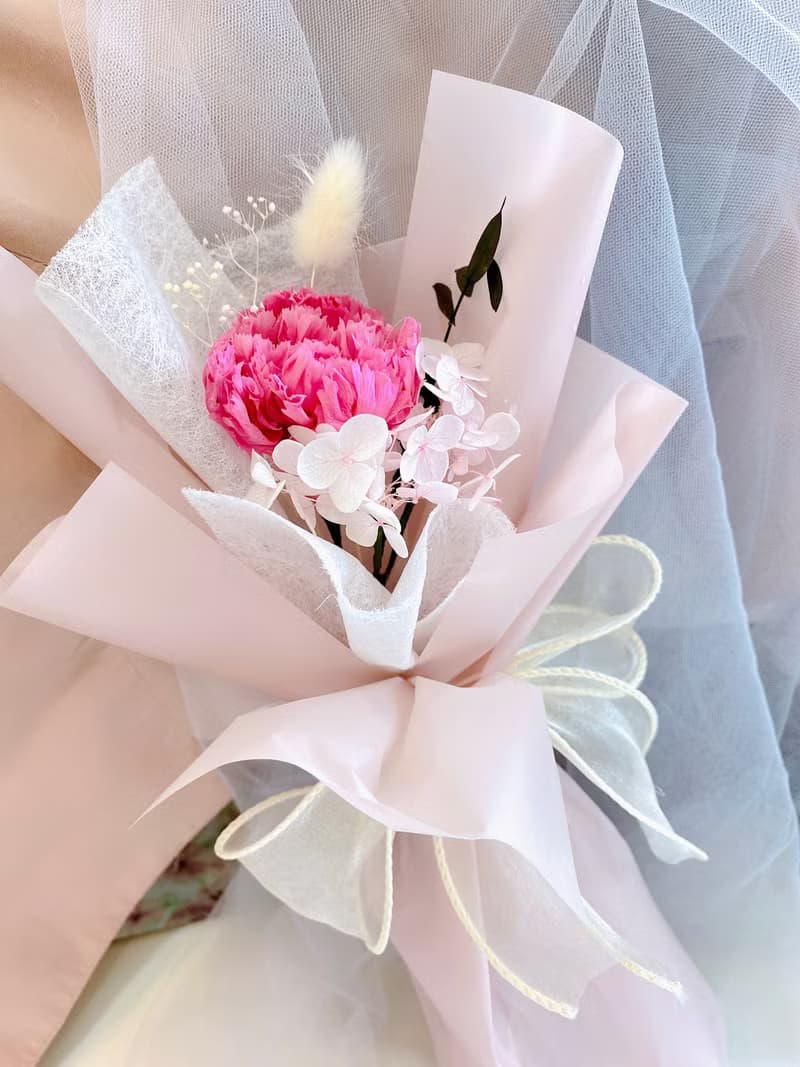 俏麗嫣紅永生康乃馨單支花束