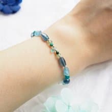 藍蘋果醬──玻璃拼貼  |  藍晶石、磷灰石、蕾絲瑪瑙 天然石手鍊